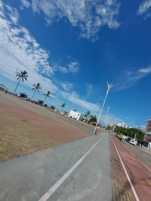 Pé na areia 3 mercados na rua centro de Mongaguá