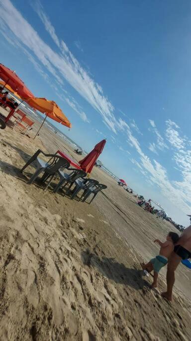 Pé na areia 3 mercados na rua centro de Mongaguá