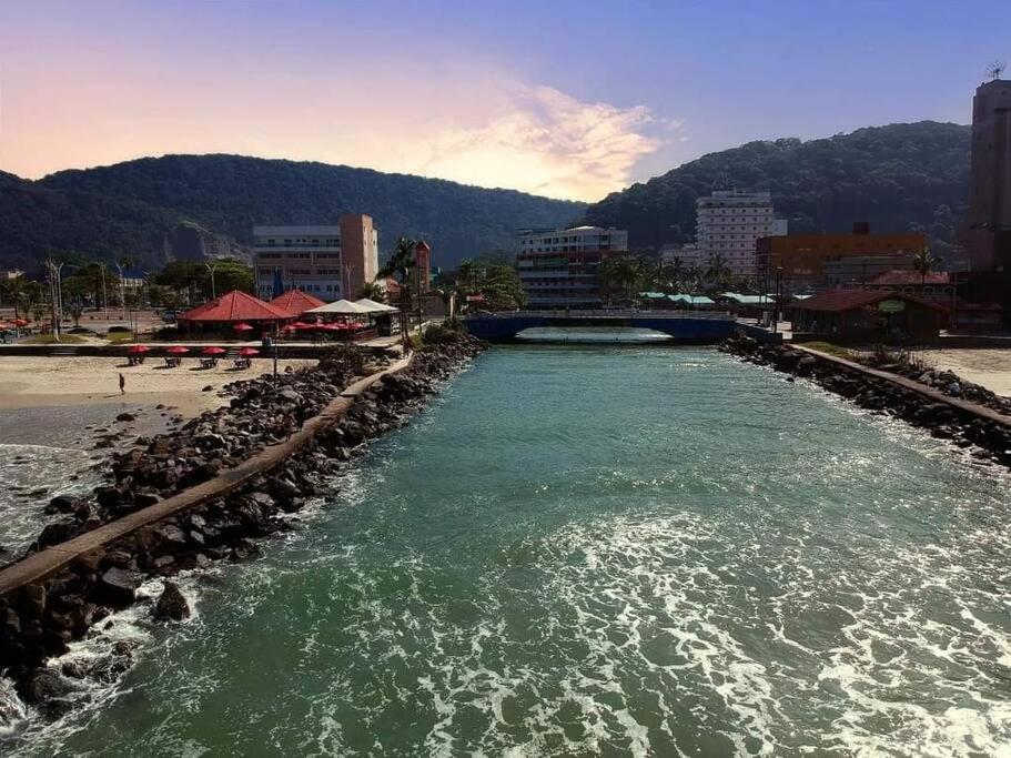 Pé na areia 3 mercados na rua centro de Mongaguá