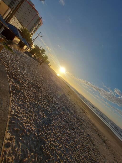 Pé na areia 3 mercados na rua centro de Mongaguá