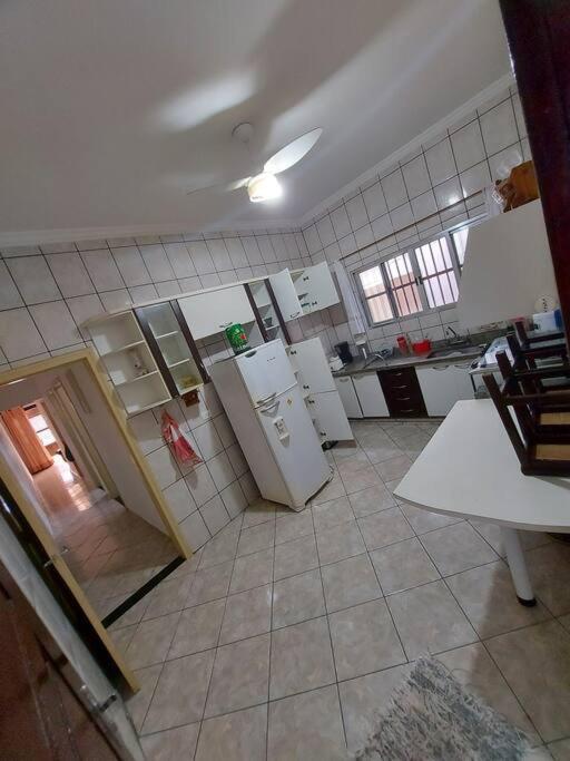 Pé na areia 3 mercados na rua centro de Mongaguá