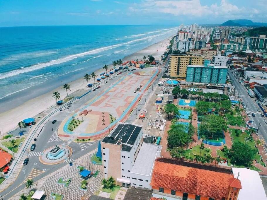 Pé na areia 3 mercados na rua centro de Mongaguá