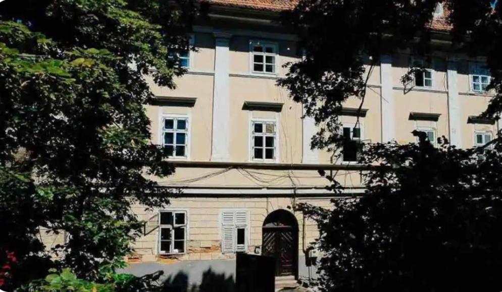 Old town luxury segment view 4