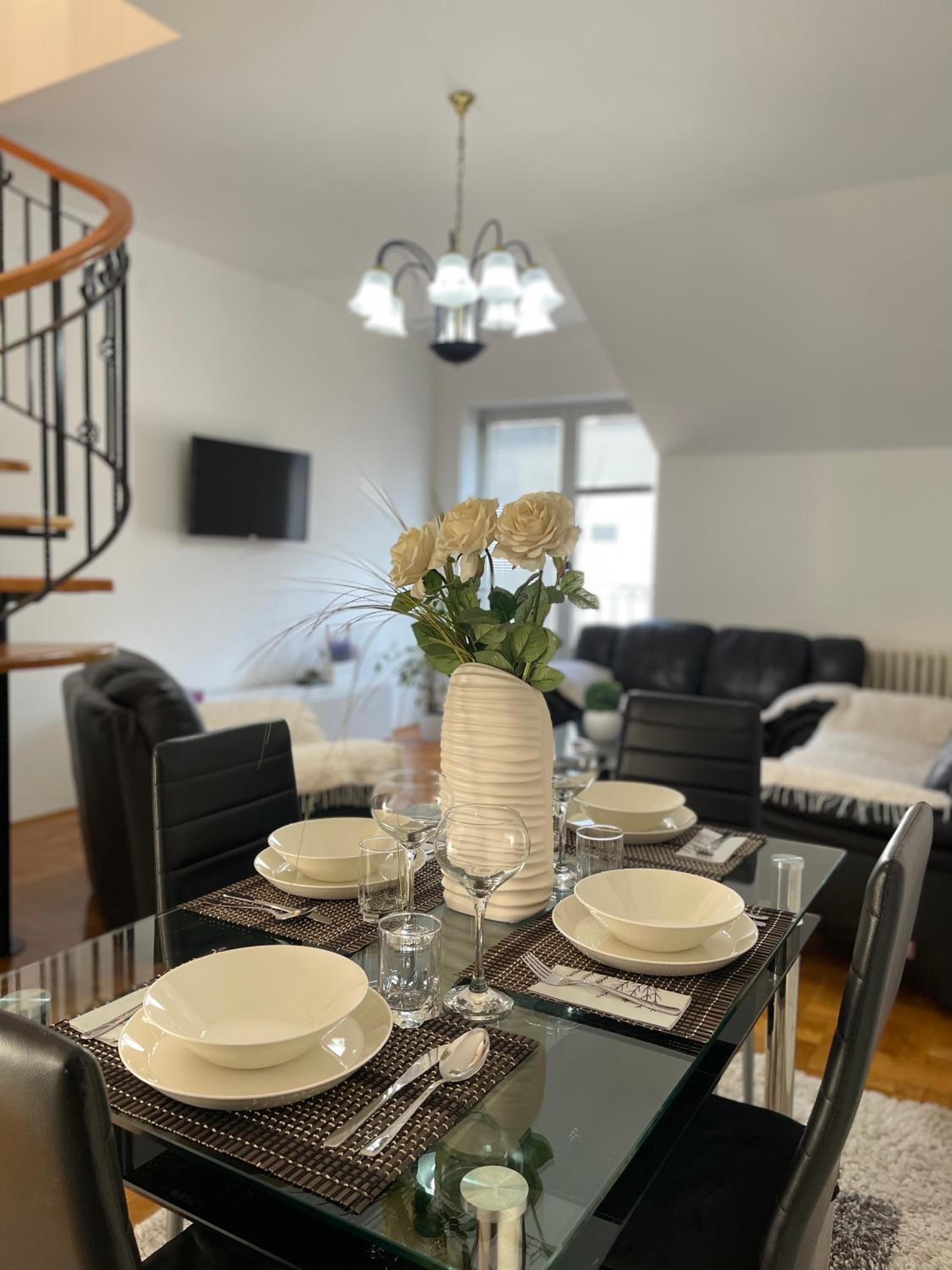 Family&Business 100m2 Apt-CityCenter, Fair & Park