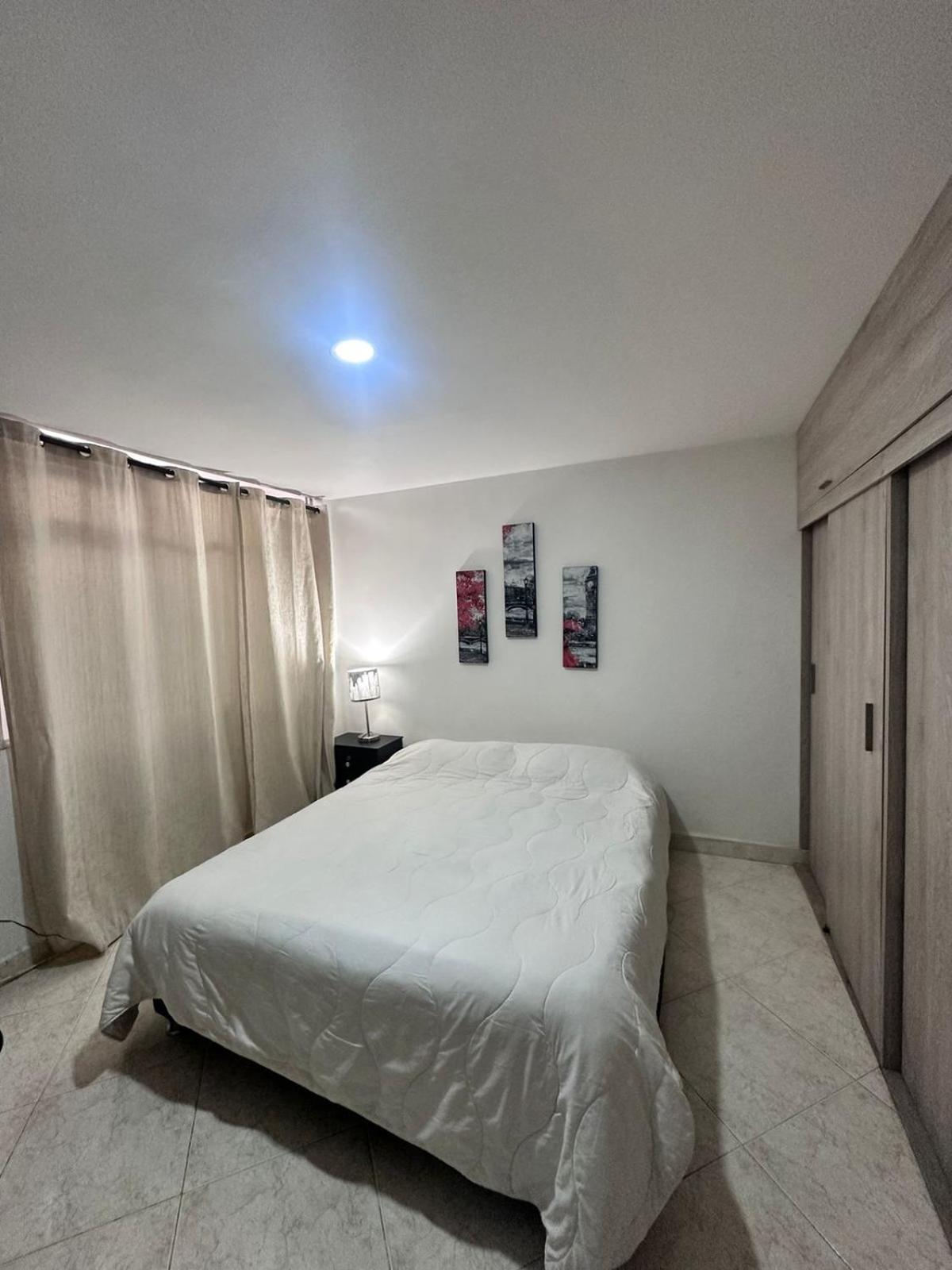 Habitación en apto duplex baño compartido, piso 5 sin ascensor