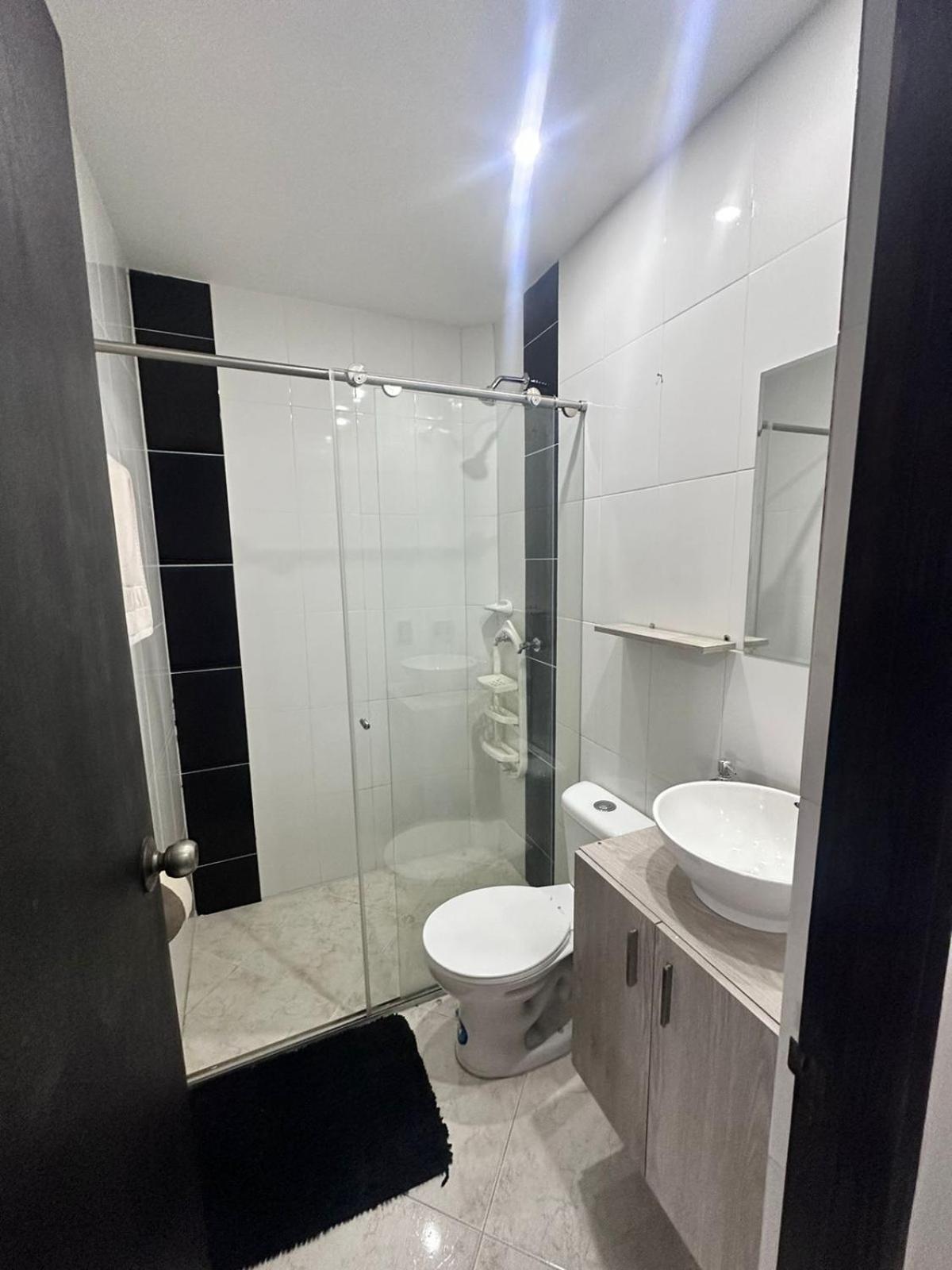 Habitación en apto duplex baño compartido, piso 5 sin ascensor