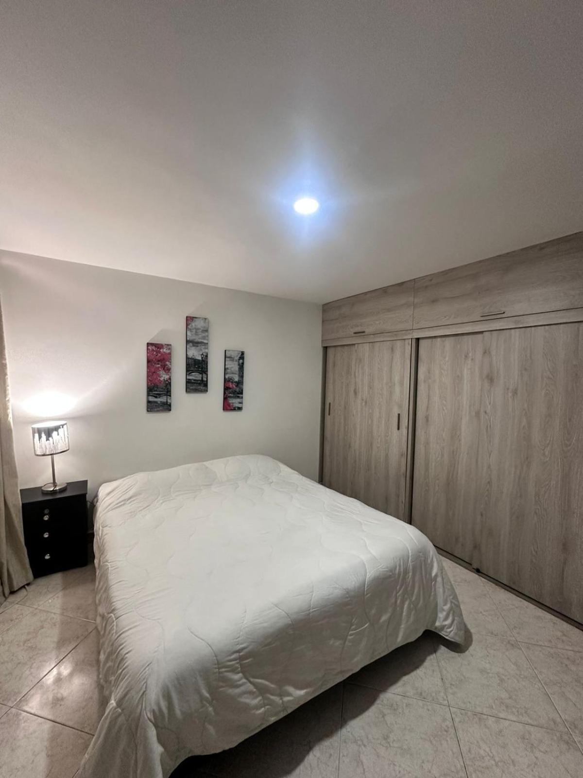 Habitación en apto duplex baño compartido, piso 5 sin ascensor