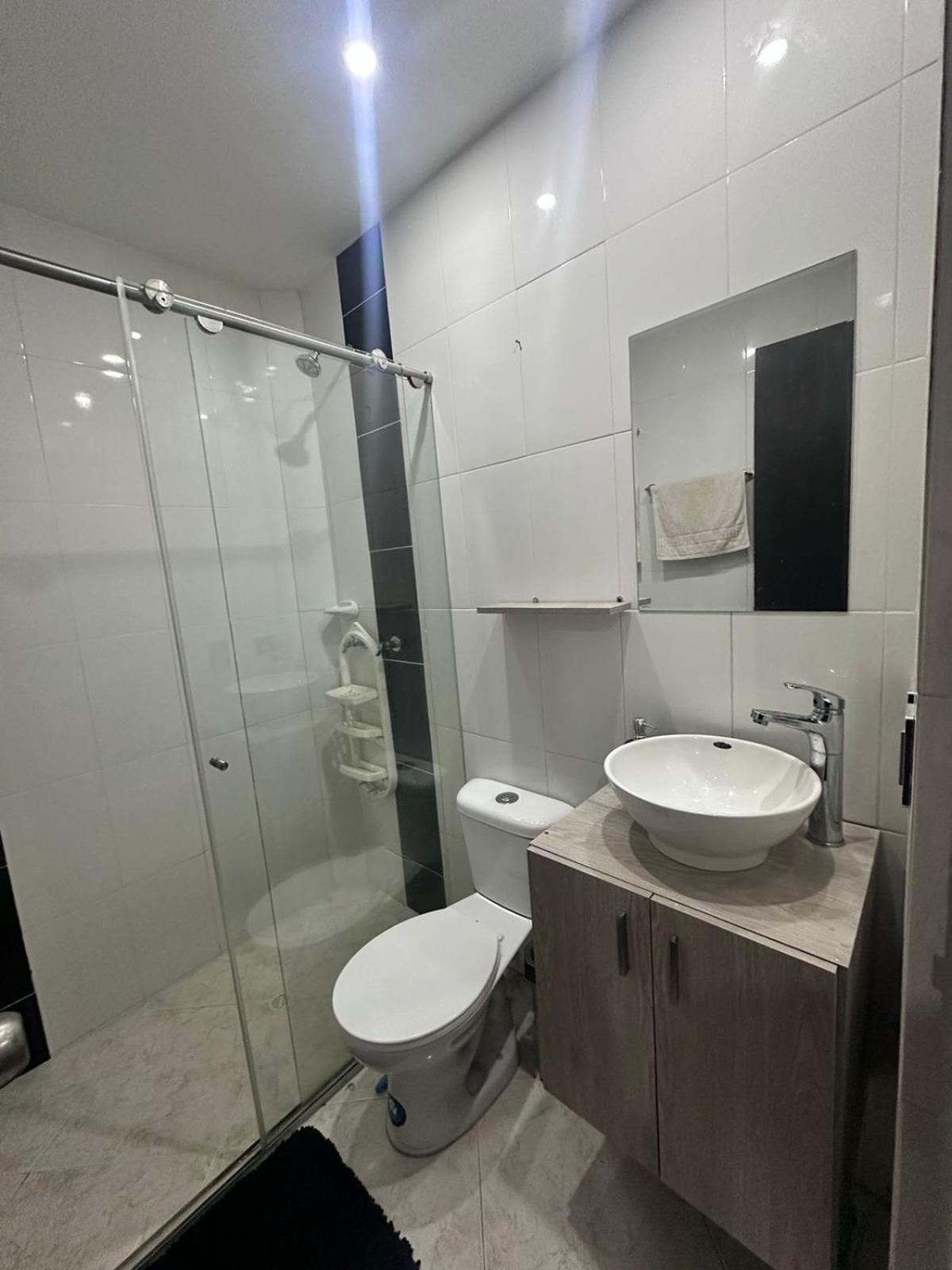 Habitación en apto duplex baño compartido, piso 5 sin ascensor