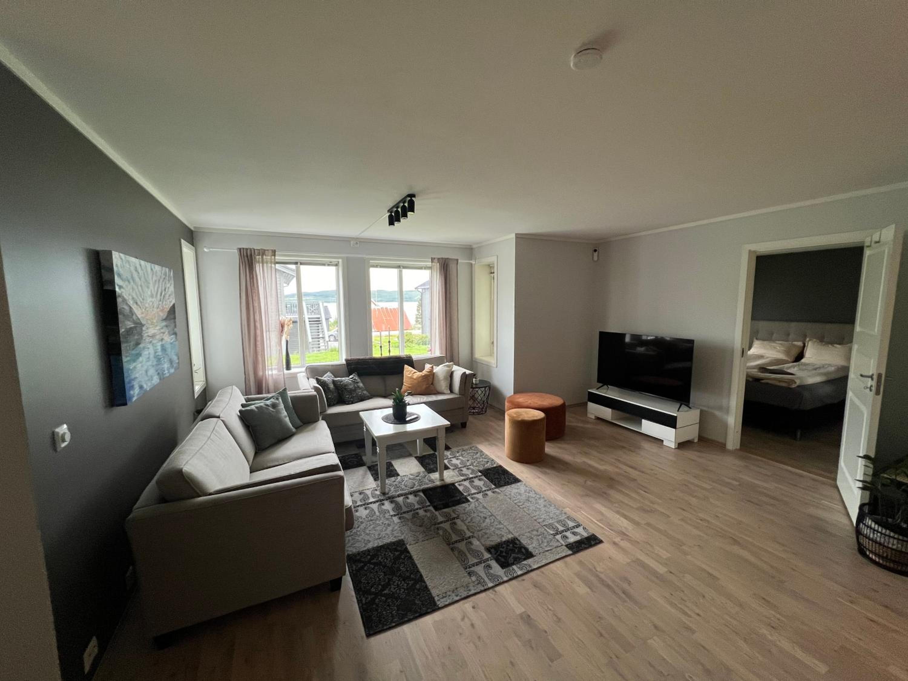 Nice and warm apartment with free parking view 2