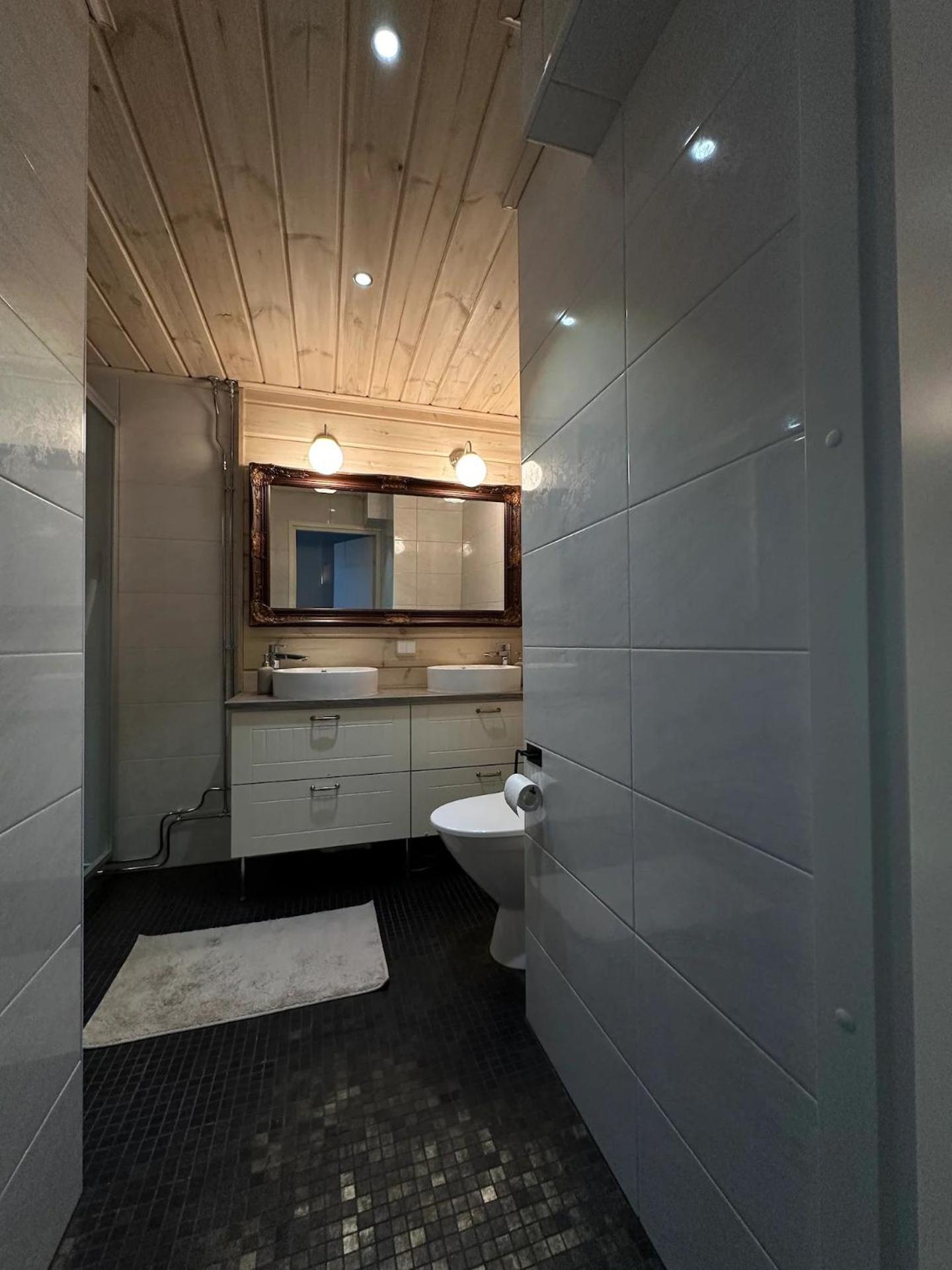 Arctic Corner Apartment with Jacuzzi