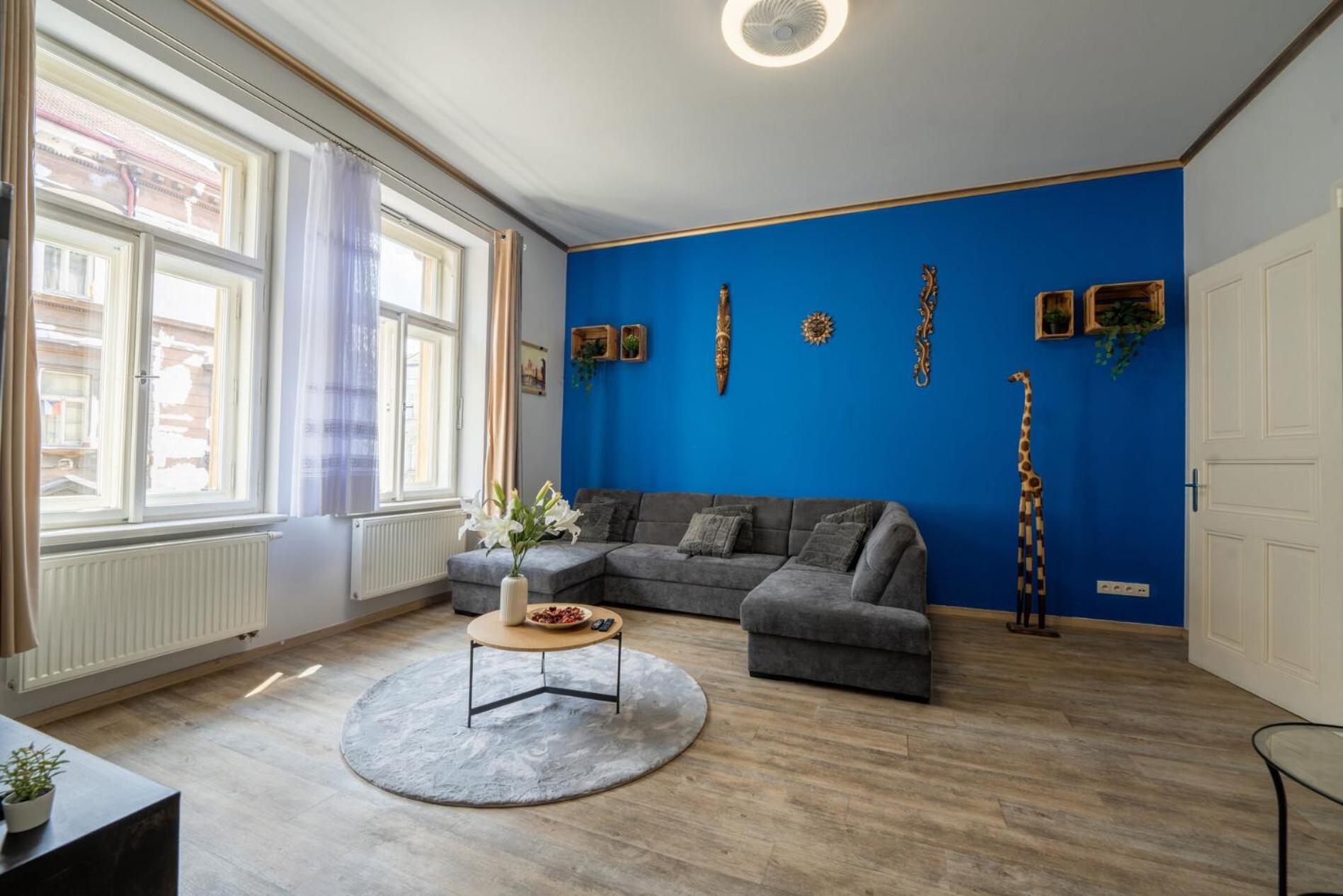 Spacious 95m2 Riverside Apartment Zborovska Prague Smichov