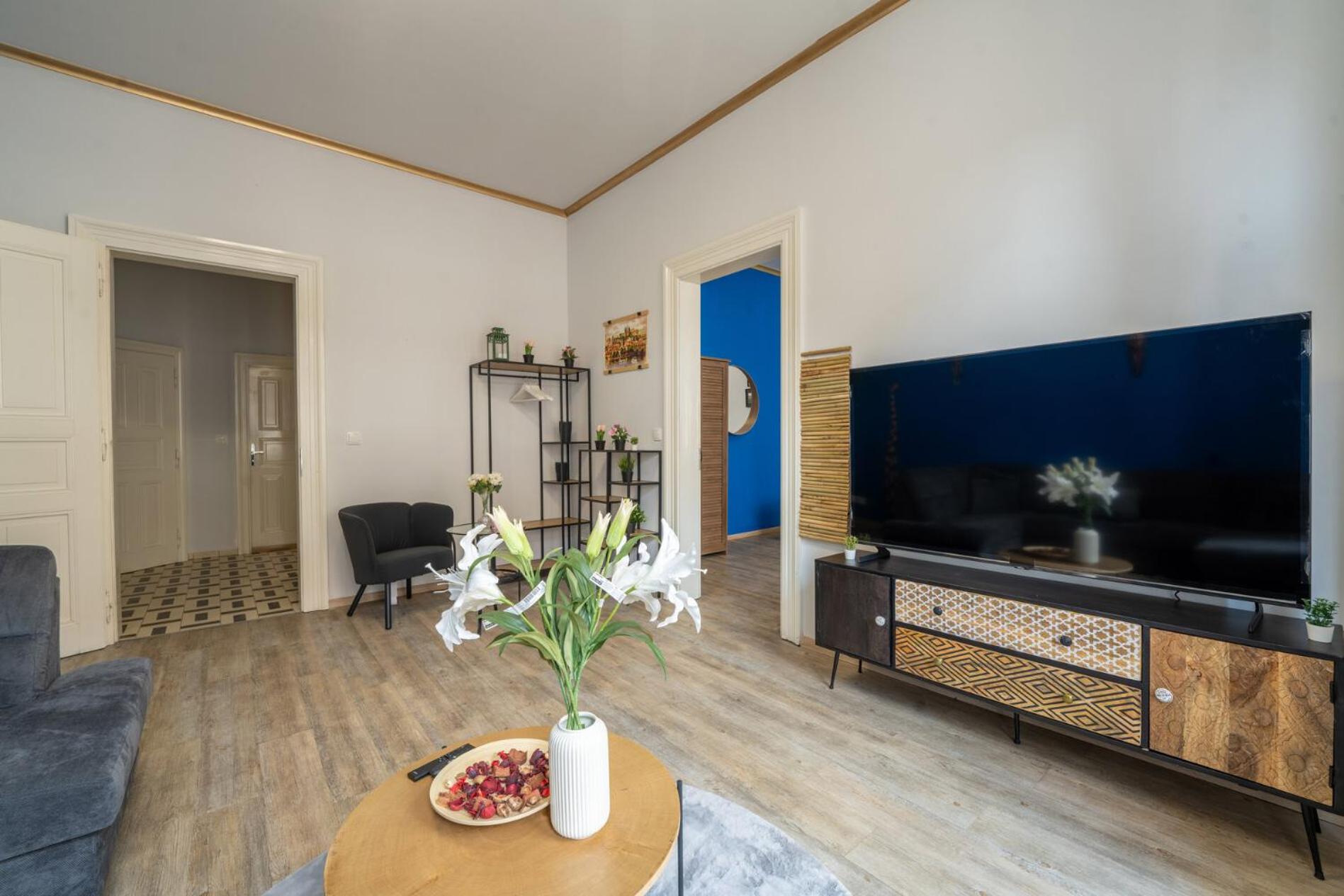 Spacious 95m2 Riverside Apartment Zborovska Prague Smichov