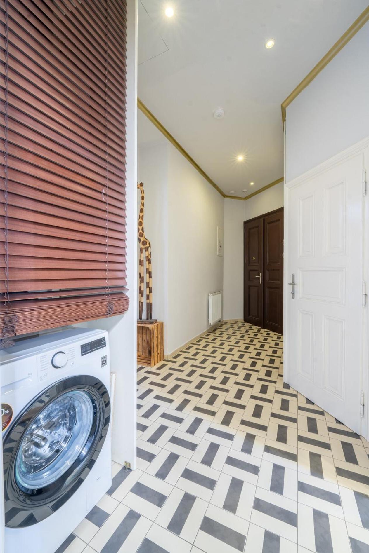 Spacious 95m2 Riverside Apartment Zborovska Prague Smichov