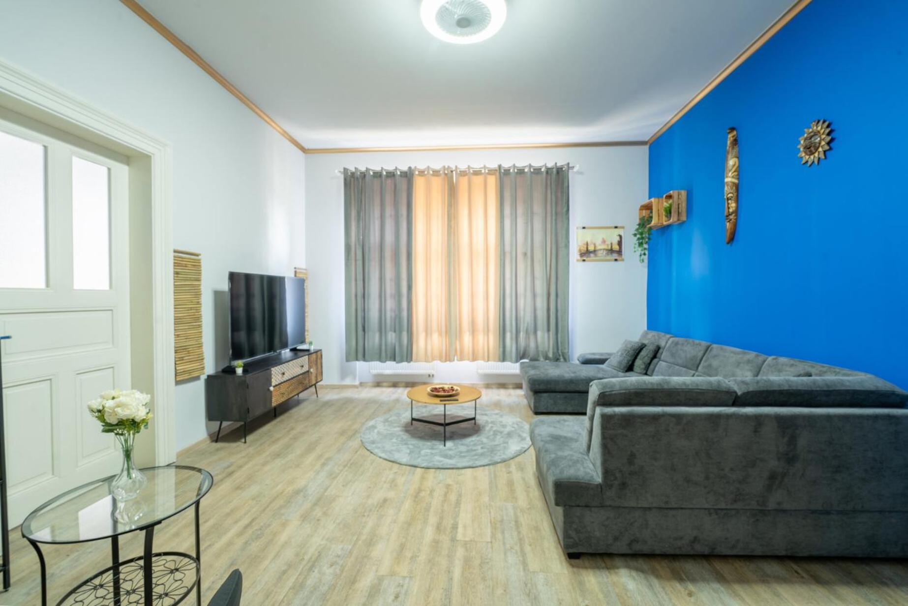 Spacious 95m2 Riverside Apartment Zborovska Prague Smichov