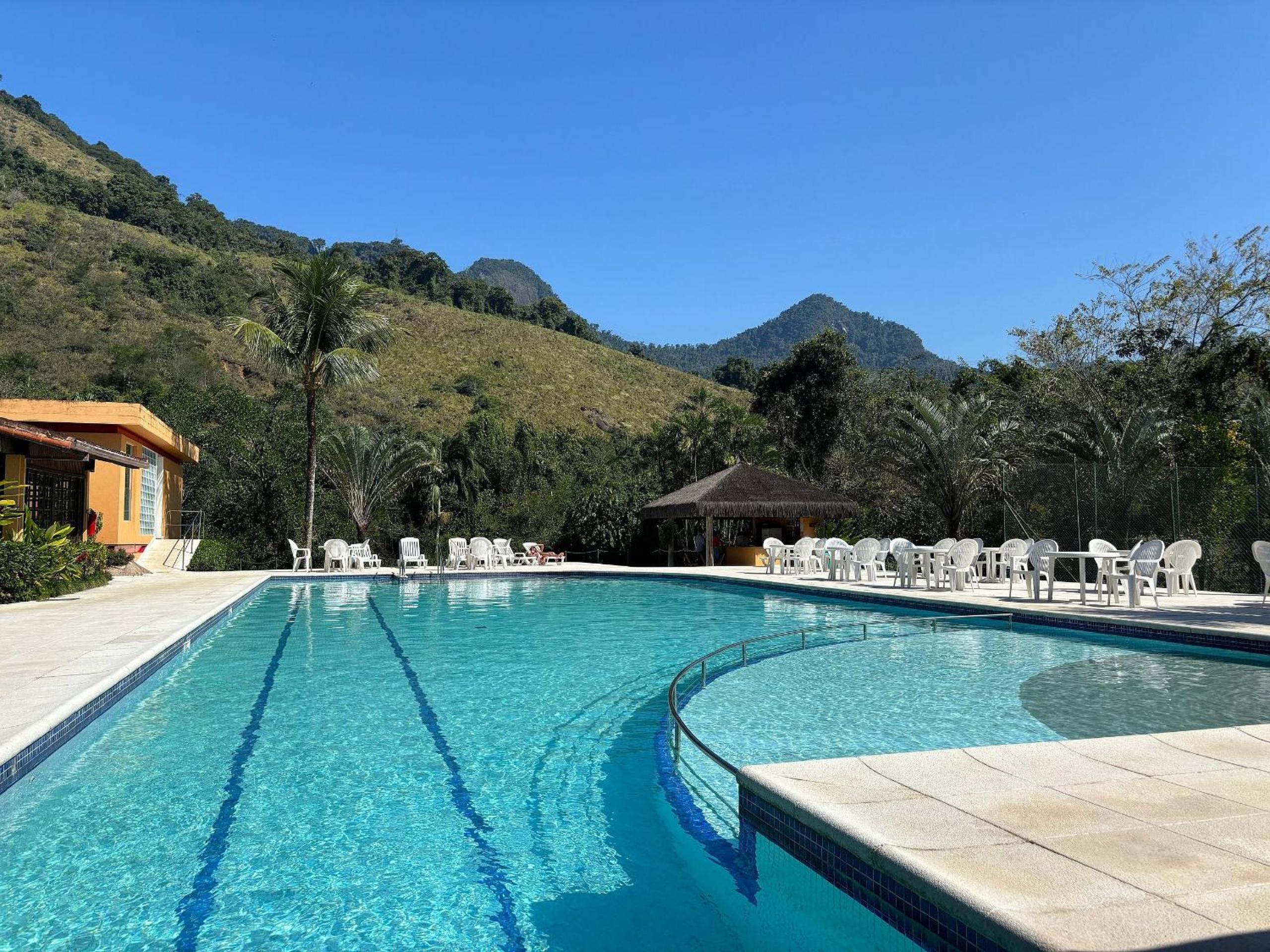 Casa em condomínio Luxuoso de Angra dos Reis que comporta até 8 pessoas.