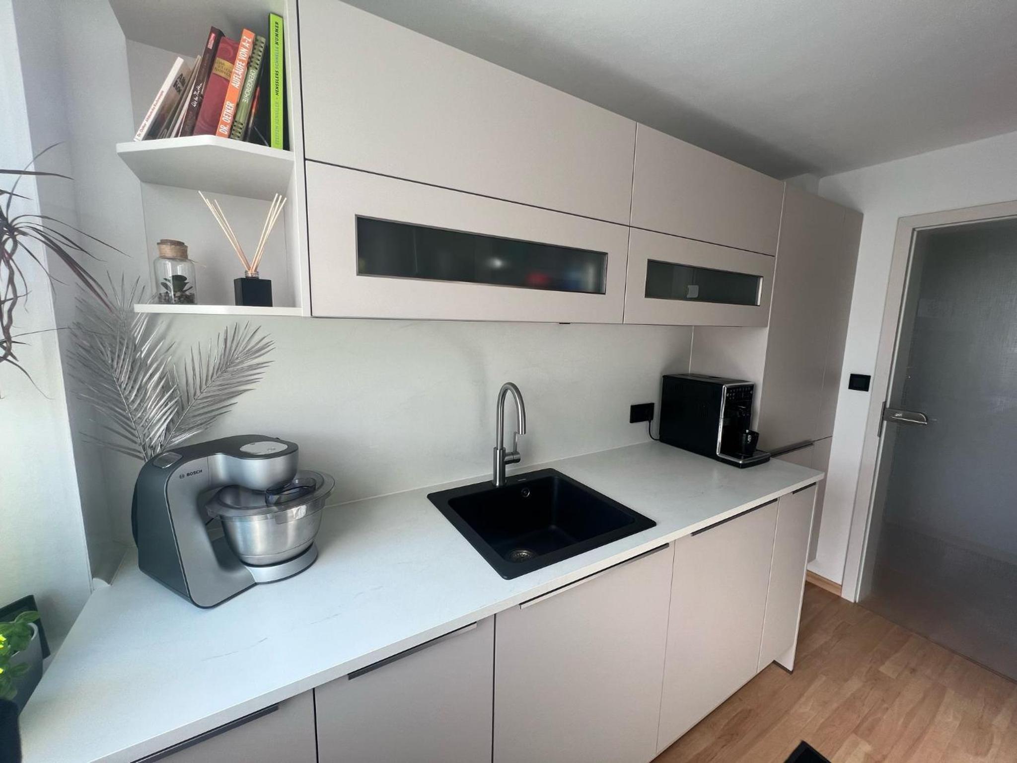 Moderne 4 Zimmer Wohnung vollausgestattet und Möbliert