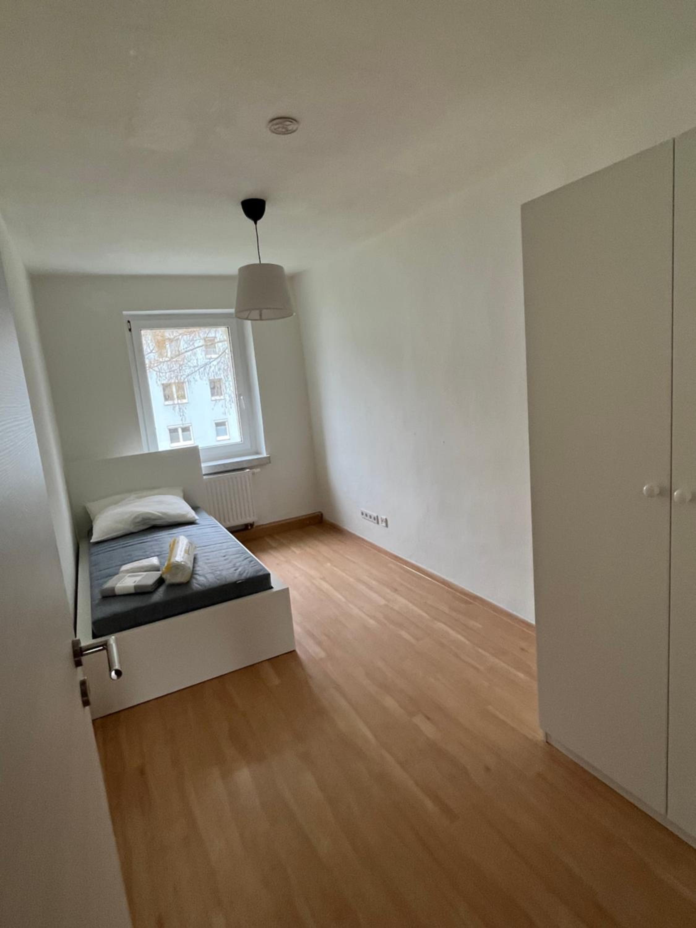 Moderne 4 Zimmer Wohnung vollausgestattet und Möbliert