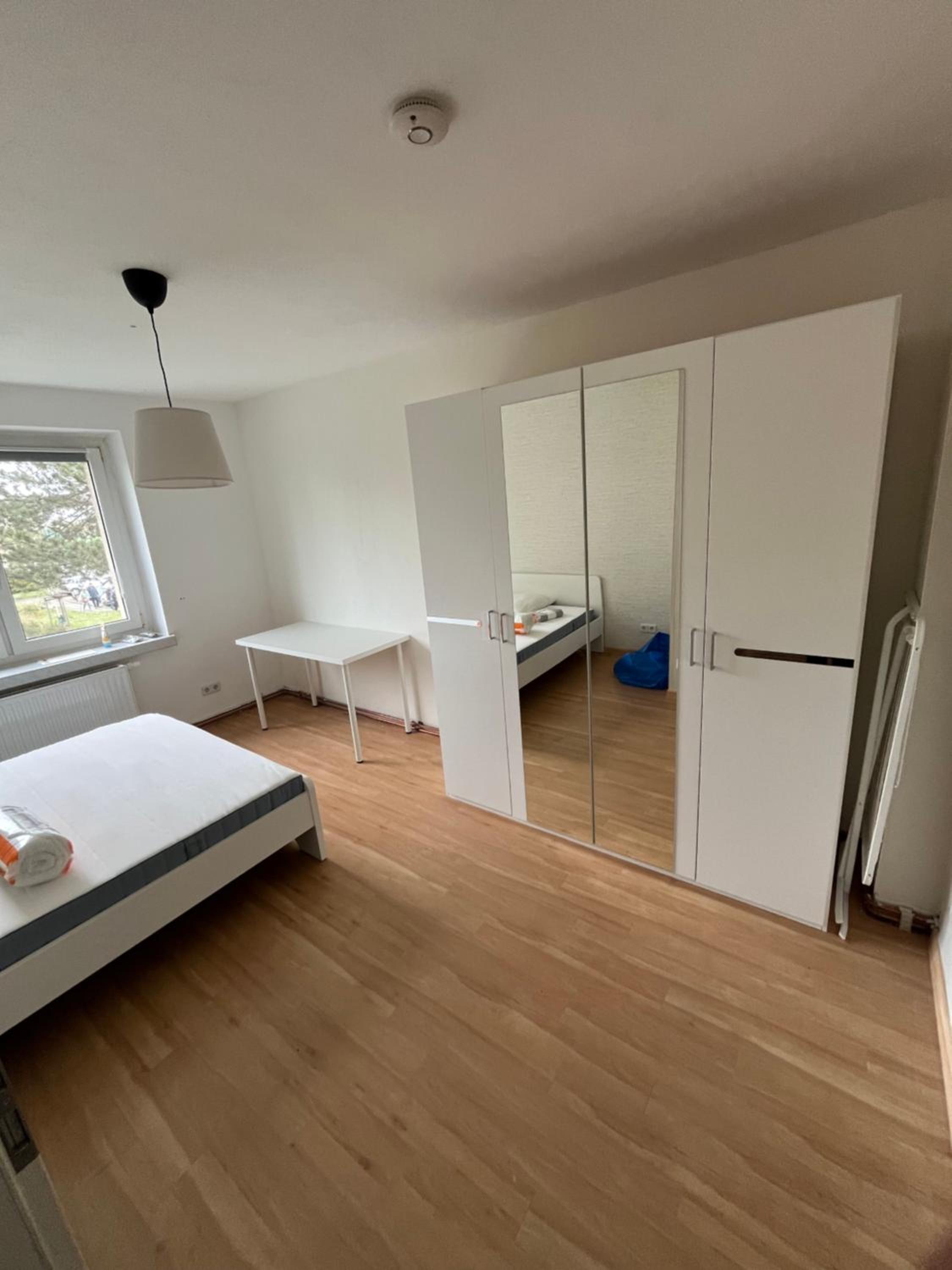 Moderne 4 Zimmer Wohnung vollausgestattet und Möbliert