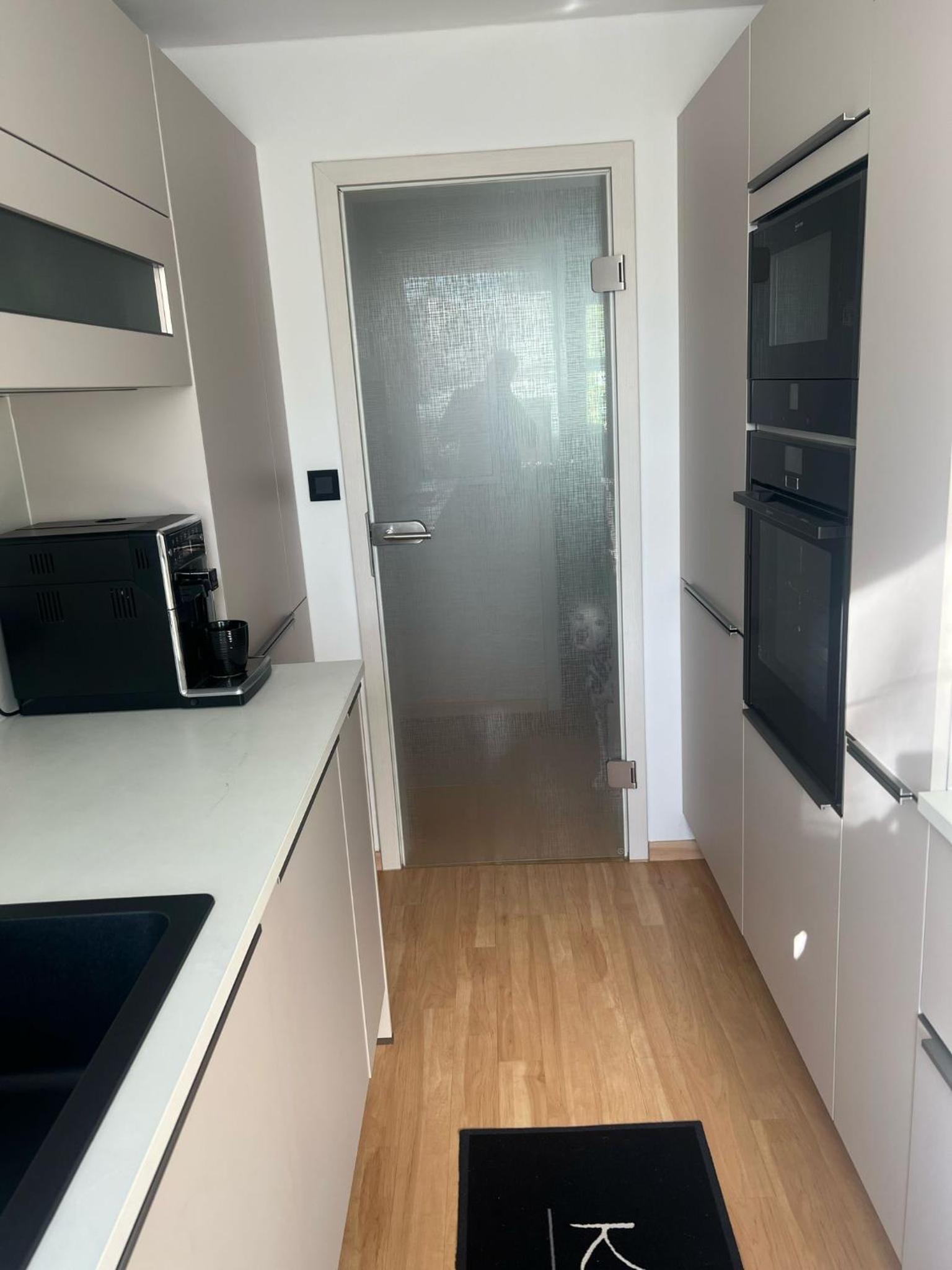 Moderne 4 Zimmer Wohnung vollausgestattet und Möbliert