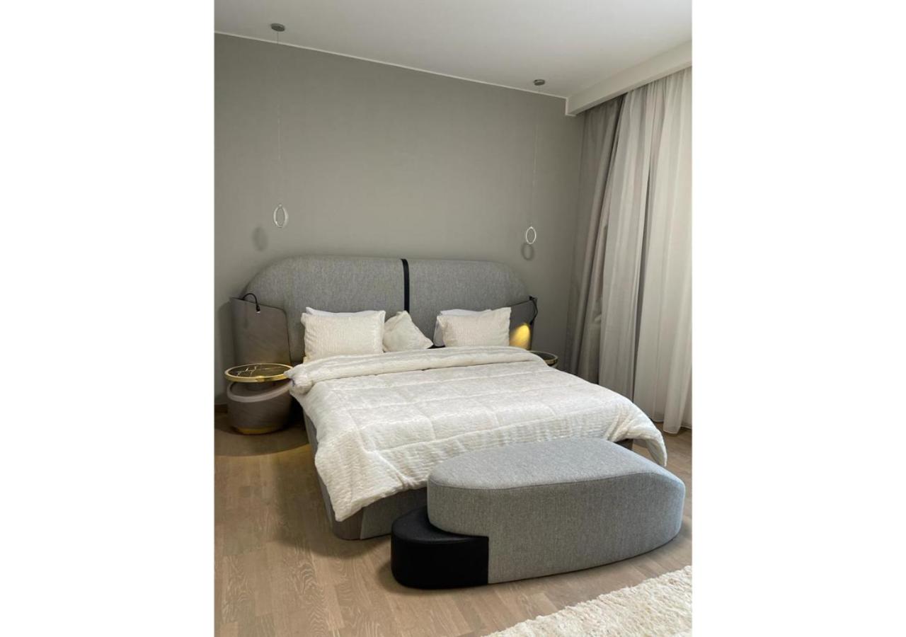 ELITE Skyline 3BR - Aeon Towers view 5