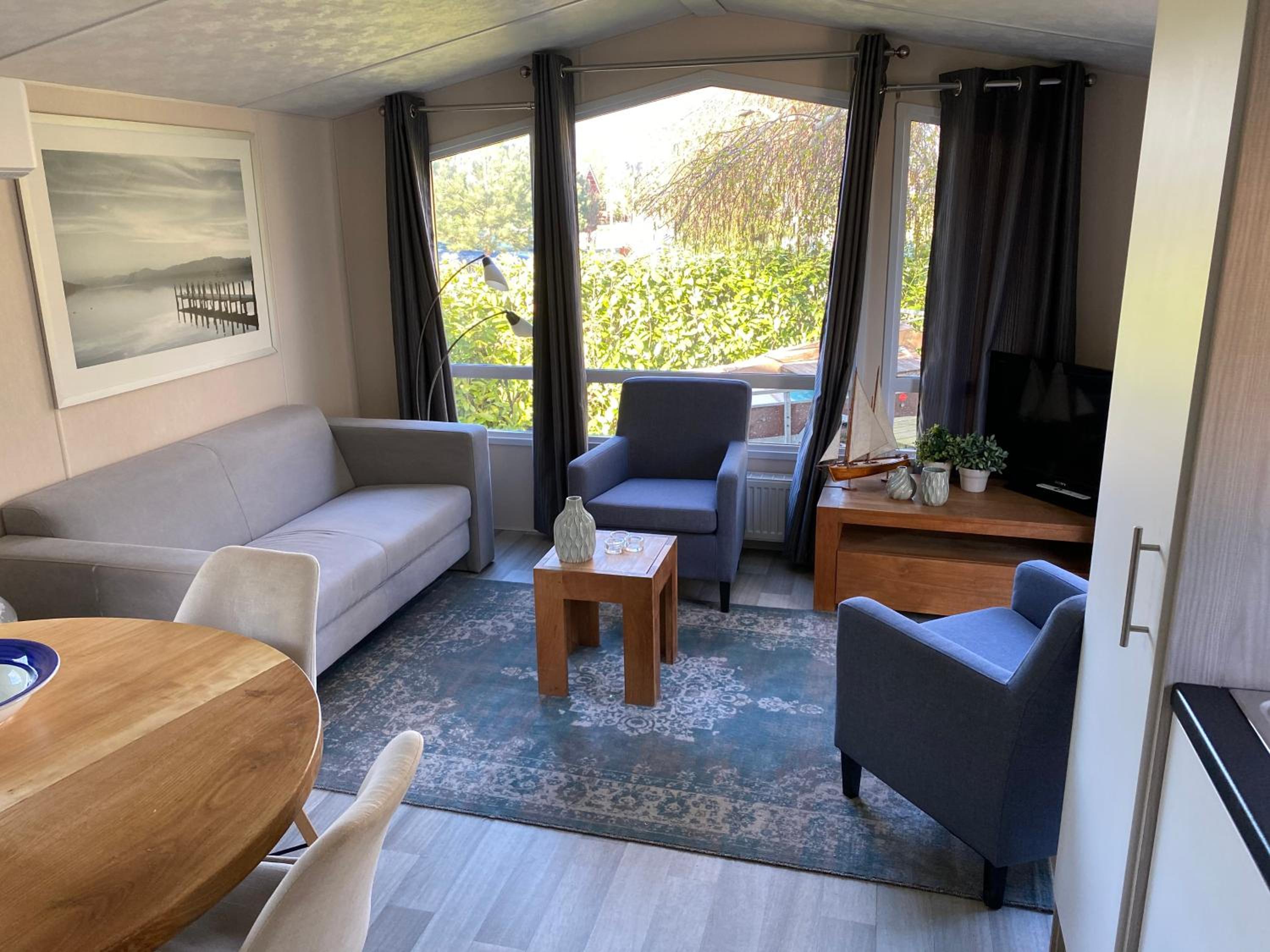 Mooi chalet in havenplaatsje op fietsafstand van het strand bij Ouddorp view 3