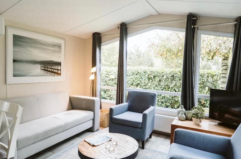 Mooi chalet in havenplaatsje op fietsafstand van het strand bij Ouddorp view 5