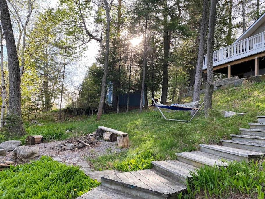 Stunning All-Seasons Muskoka Lakefront Cottage