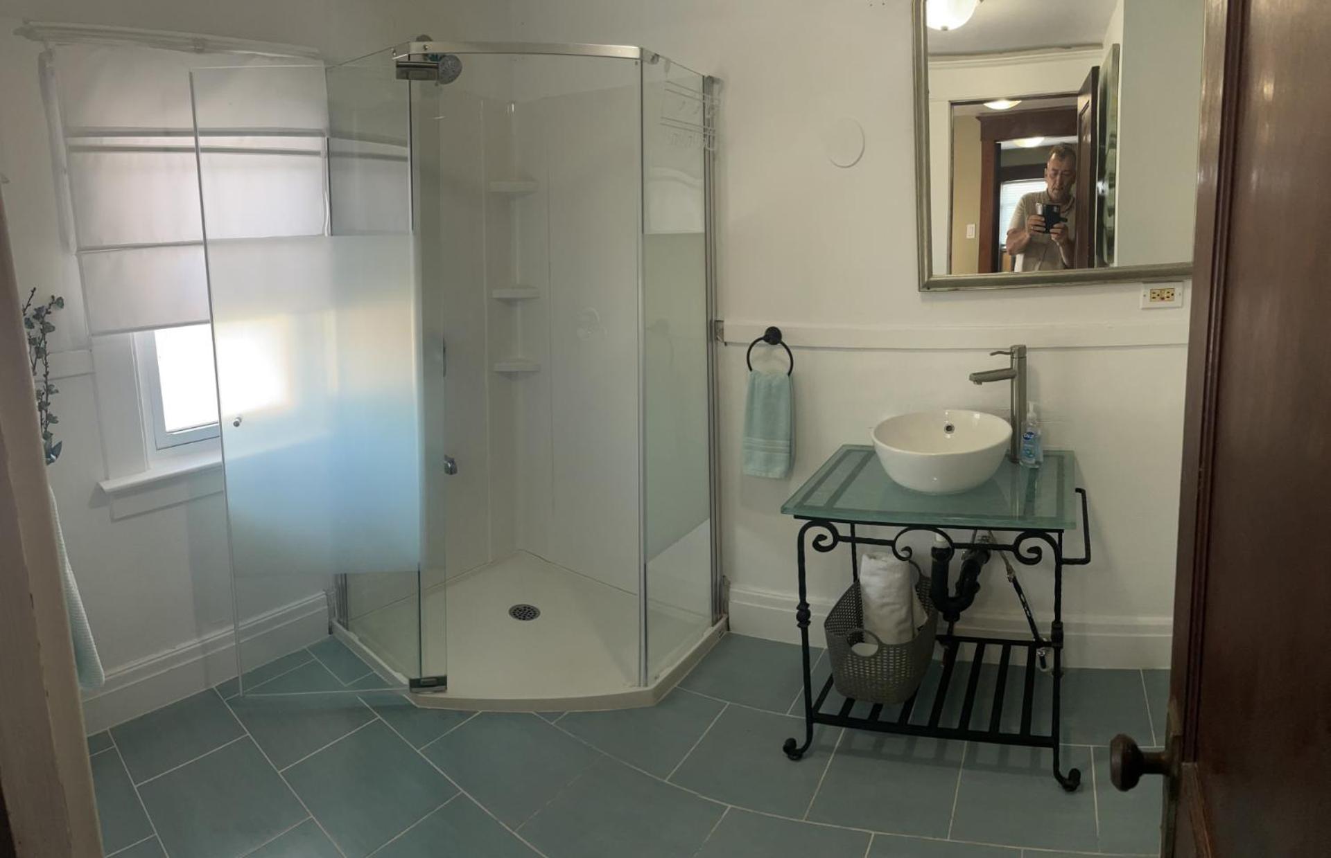 Exceptionally Close to the Falls Amazing Location & Complimentary Breakfast Delivered Daily to the Rental