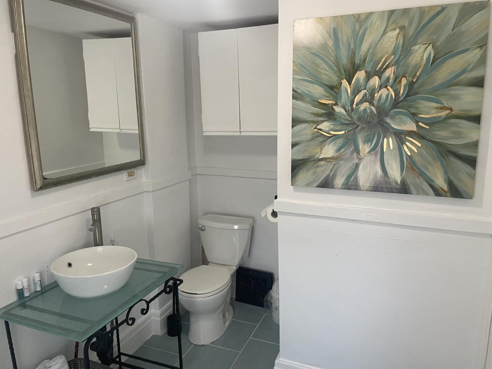 Exceptionally Close to the Falls Amazing Location & Complimentary Breakfast Delivered Daily to the Rental