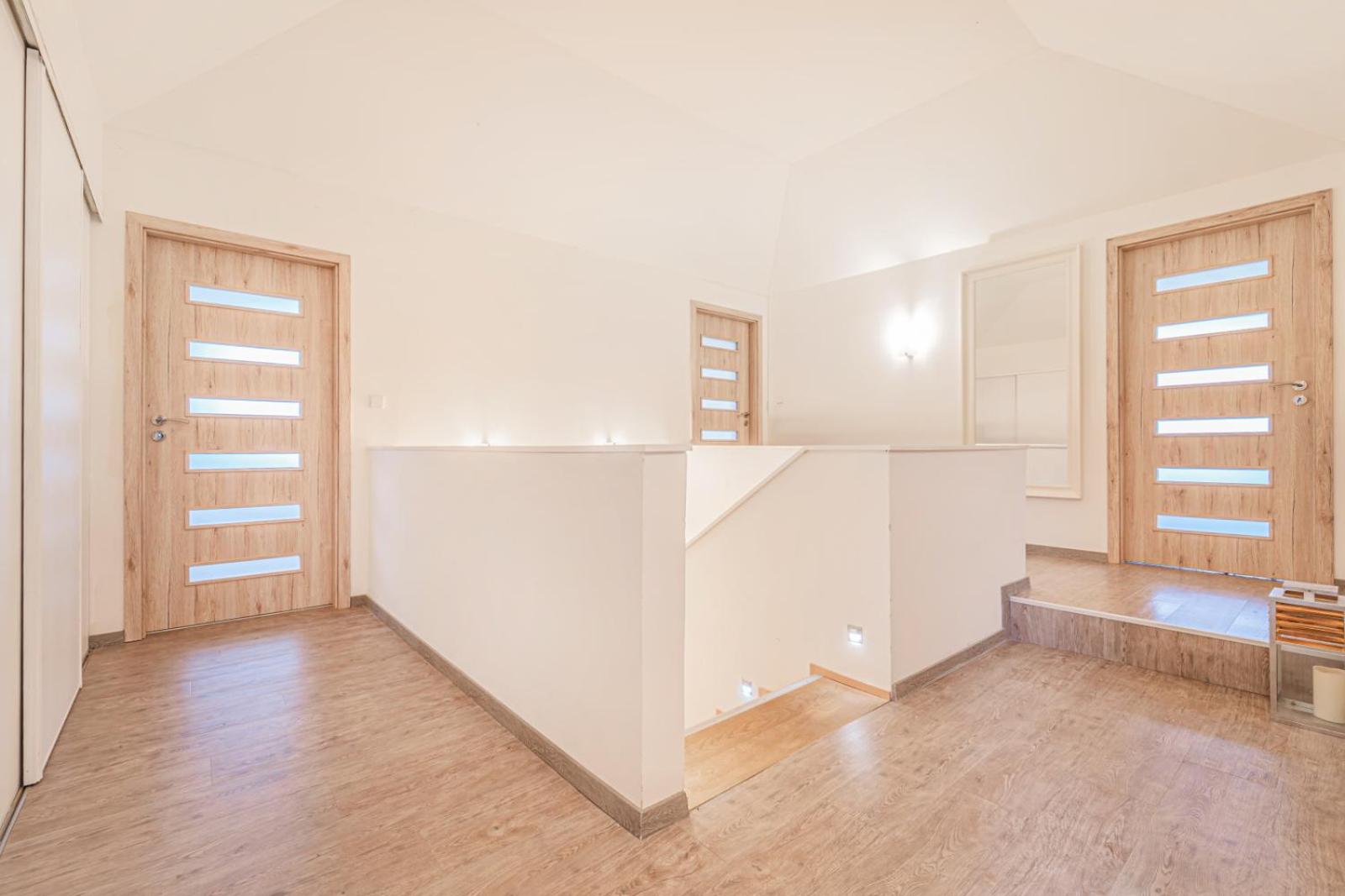 Vila Sara s bazénem a infrasaunou na kraji Prahy