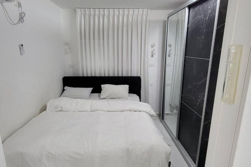 Modern Apartment in Ramat Gan Next to Sheba view 4