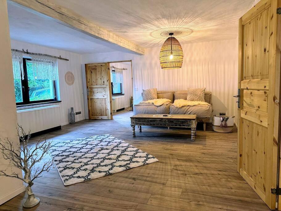 Style Boho Reethaus Wohnung mit SUP und Kanu