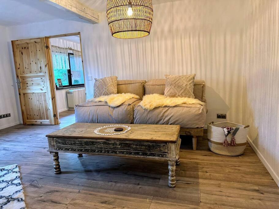 Style Boho Reethaus Wohnung mit SUP und Kanu