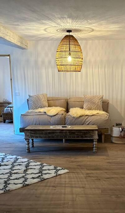 Style Boho Reethaus Wohnung mit SUP und Kanu