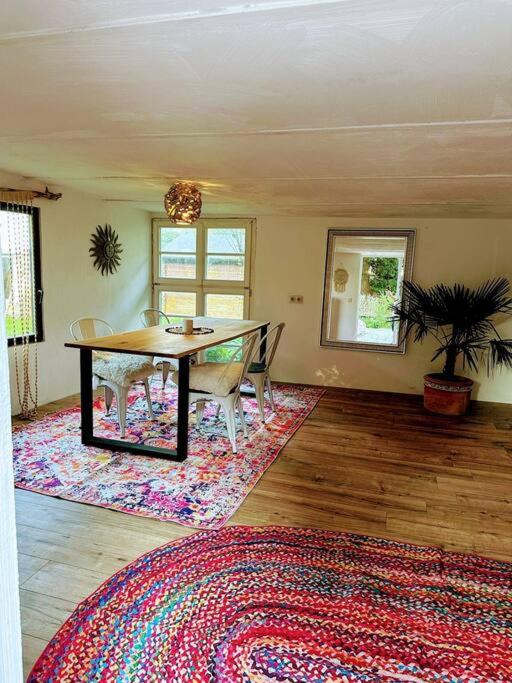 Style Boho Reethaus Wohnung mit SUP und Kanu