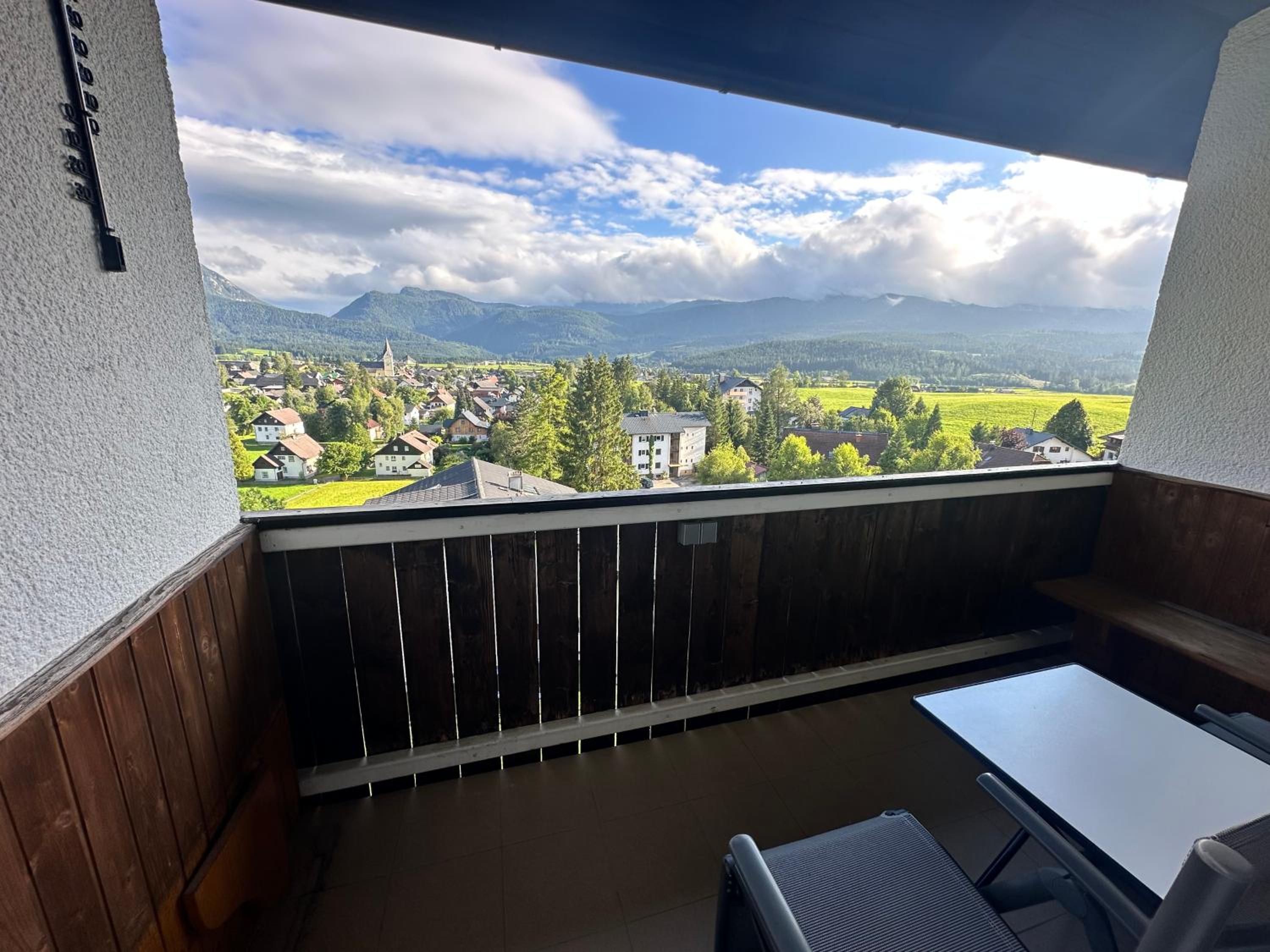 Das Alpenzeit Loft mit Balkon und Grimmingblick