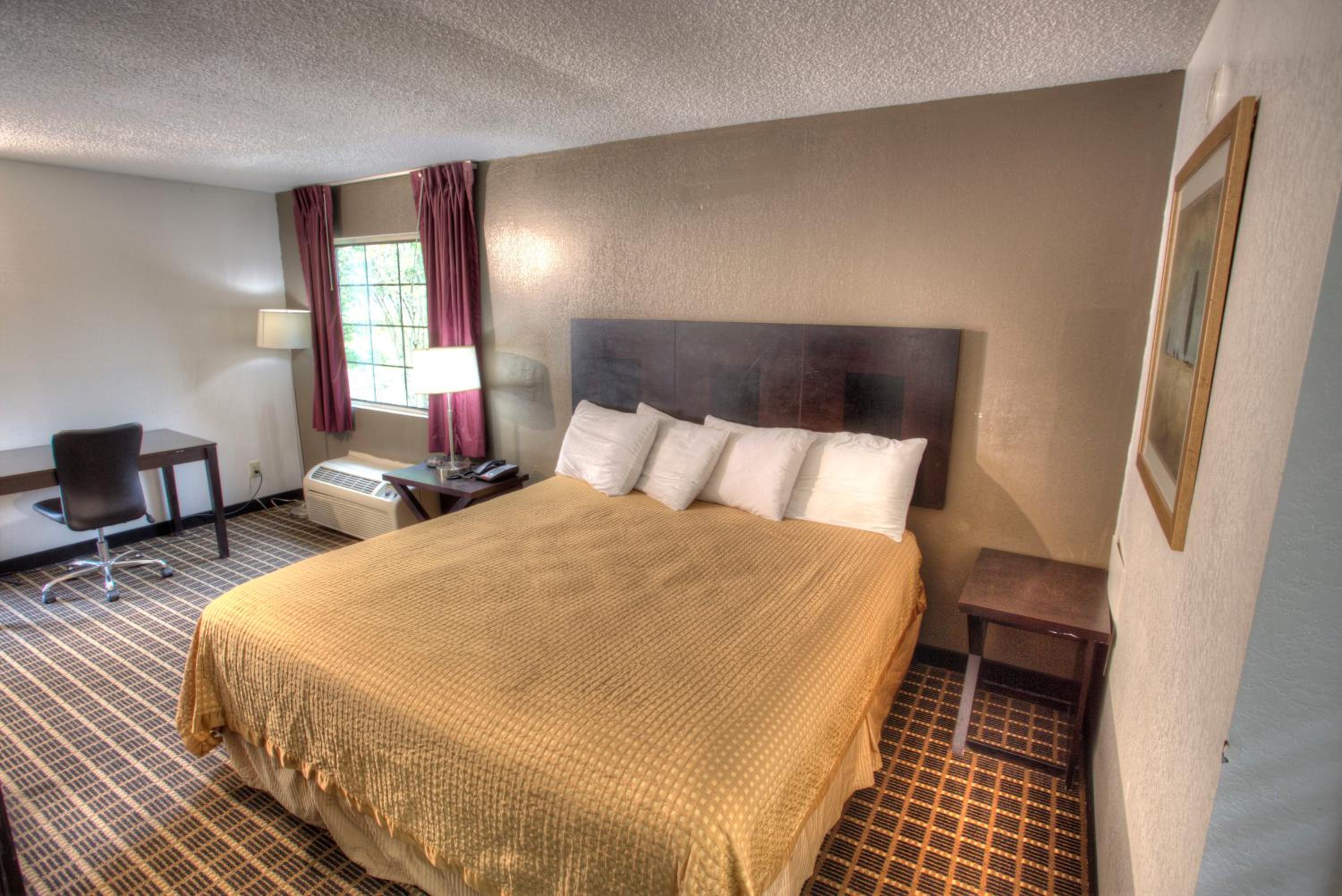 Amerivu Inn & Suites - Helen - Downtown view 2