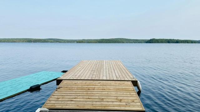 Stunning All-Seasons Muskoka Lakefront Cottage