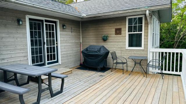 Stunning All-Seasons Muskoka Lakefront Cottage