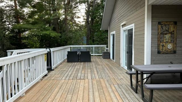 Stunning All-Seasons Muskoka Lakefront Cottage