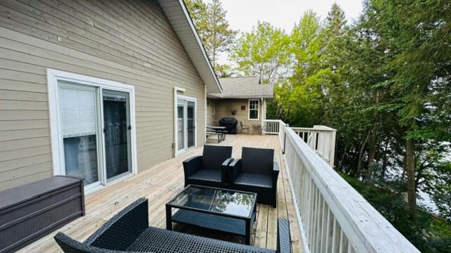 Stunning All-Seasons Muskoka Lakefront Cottage