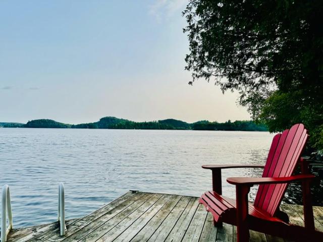 Stunning All-Seasons Muskoka Lakefront Cottage