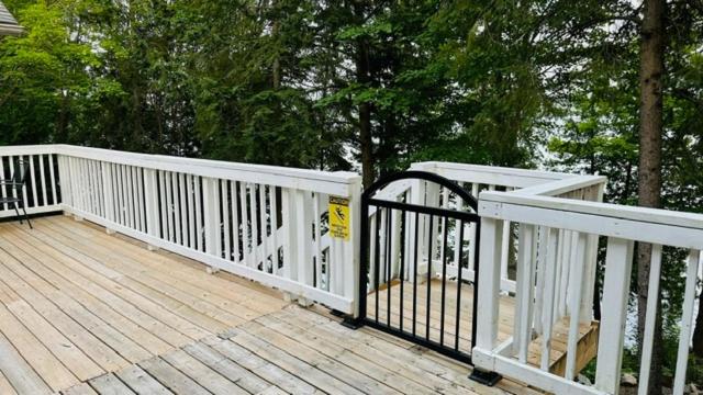 Stunning All-Seasons Muskoka Lakefront Cottage