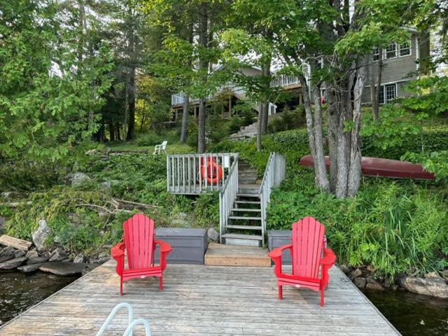 Stunning All-Seasons Muskoka Lakefront Cottage