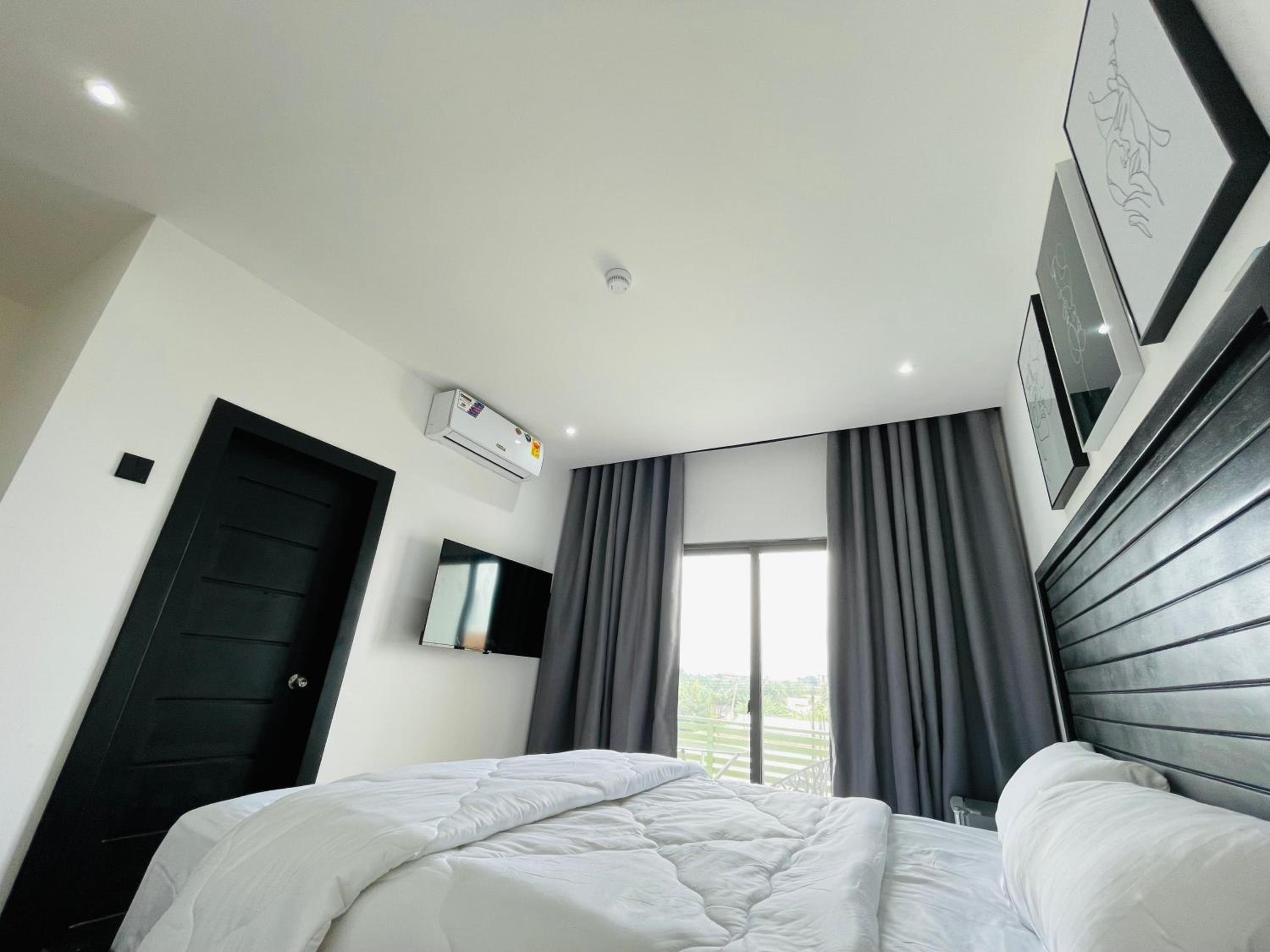 Yaven Heights Hotel