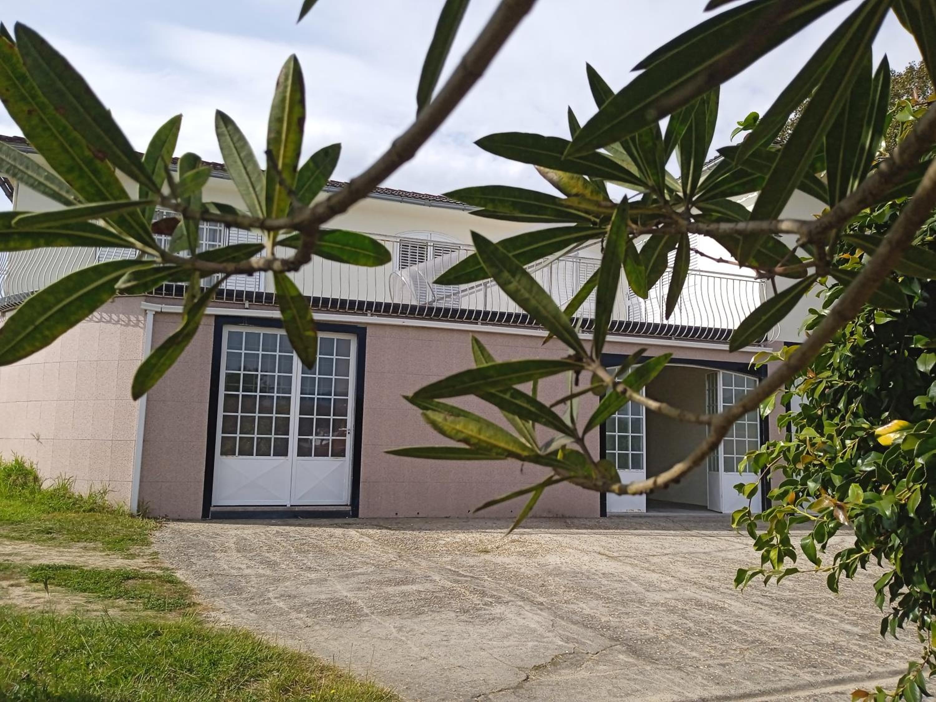 A casa de Abelleira enteira
