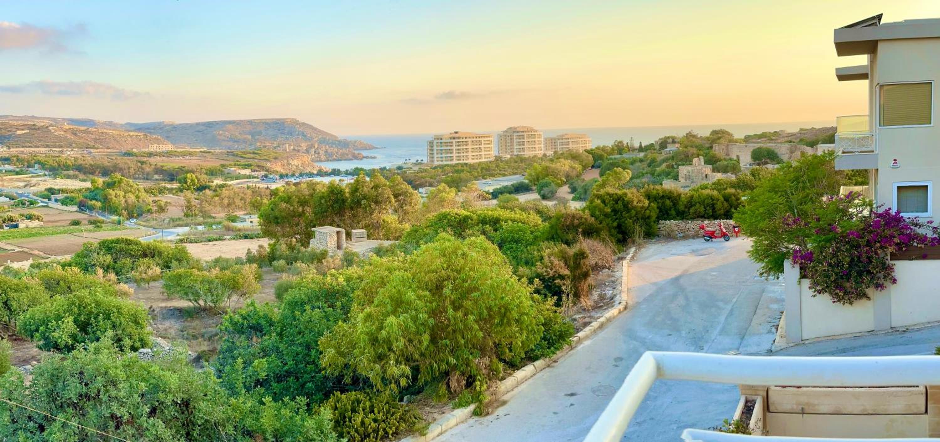 Miguel Ville Golden Sands Manikata