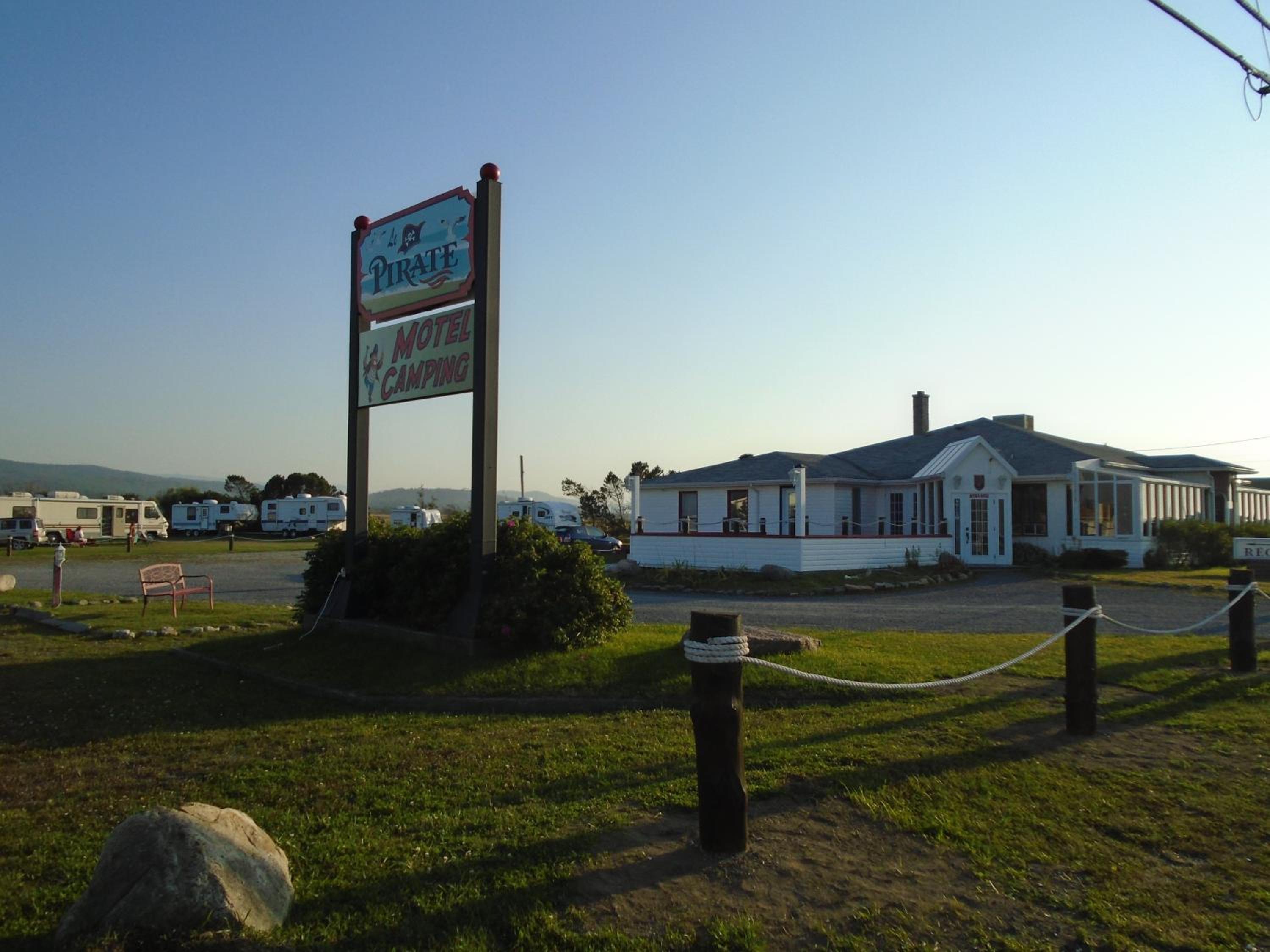 Le Pirate Motel et Camping