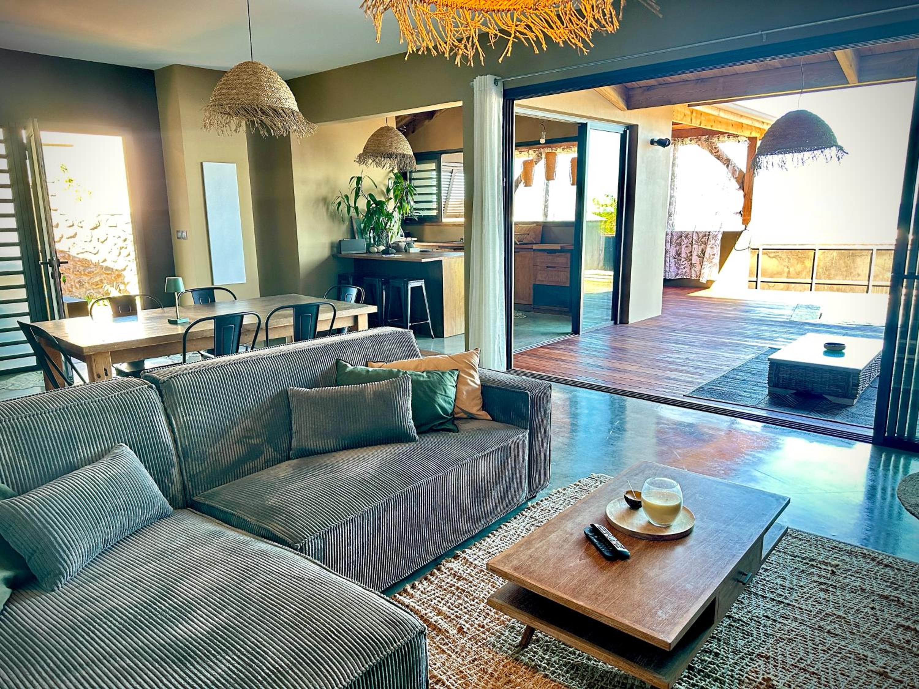 Villa Les Songes Bleus, sa piscine, son Spa et sa vue sur l'Océan Indien view 5