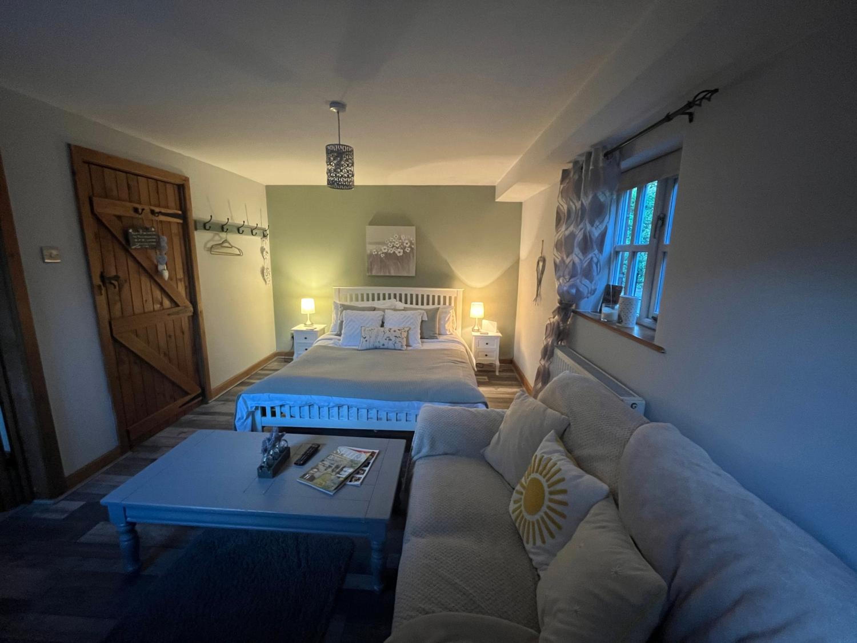 Pear Tree Cottage Courtyard view 4
